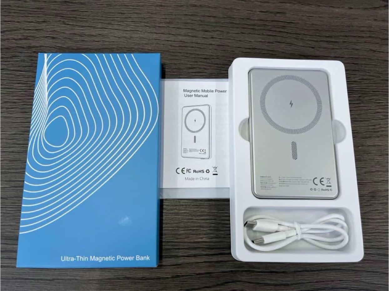 Ultra-thin magnetic power bank