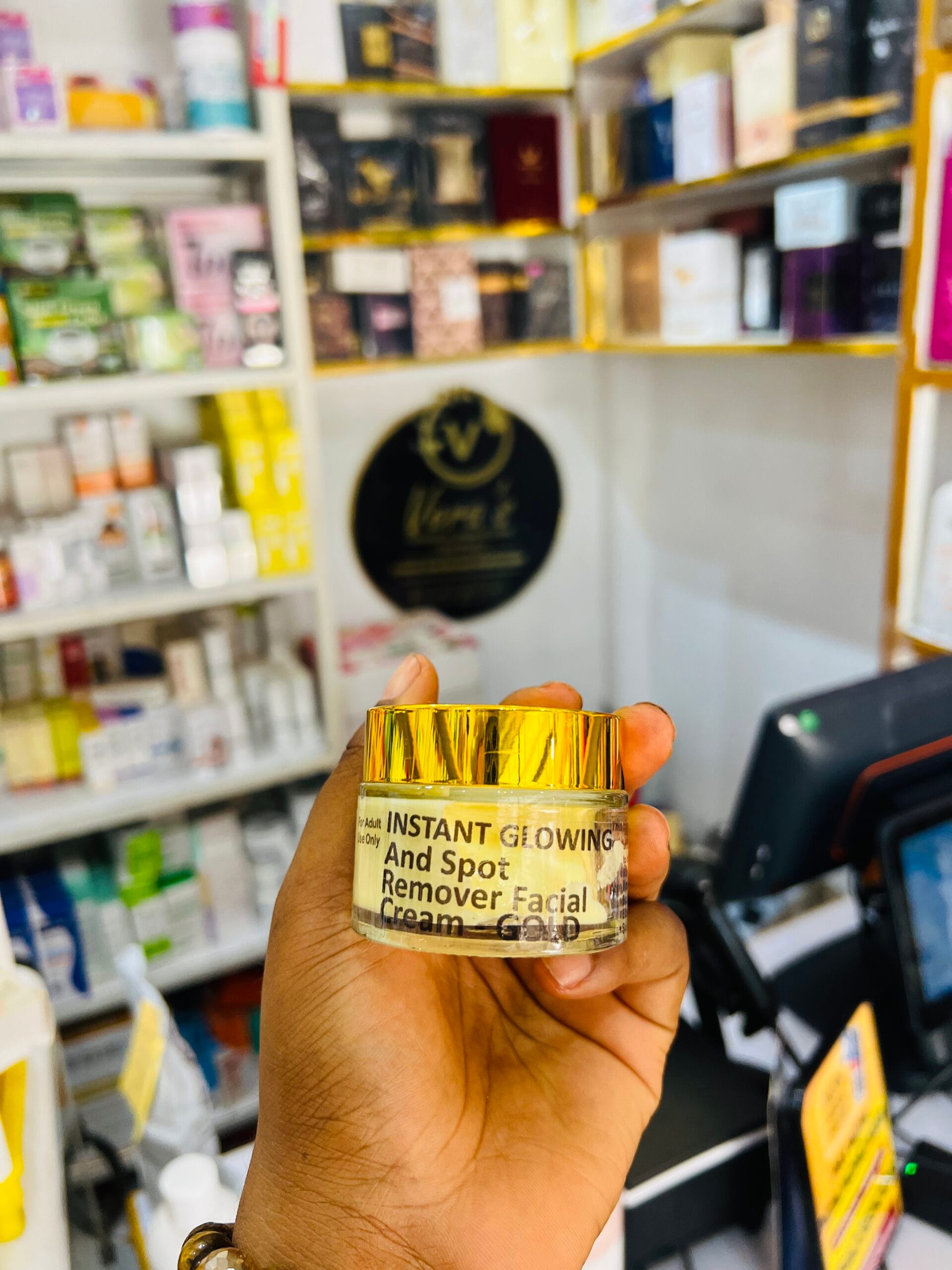 Instant glow and dark spot removal cream